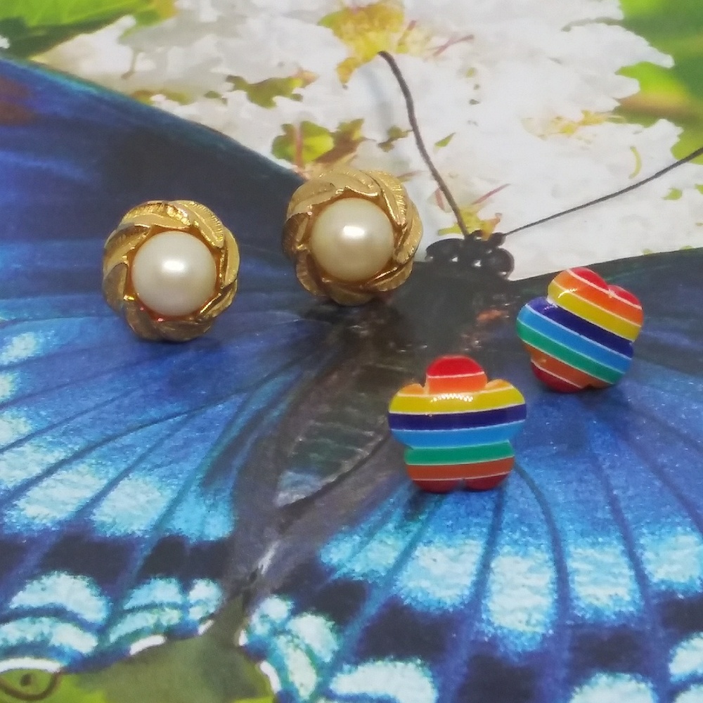 Two Pairs Stud Earrings Pearl Rainbow